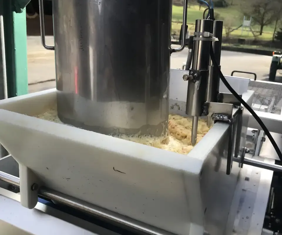 Mobile Bandpresse Maischetrichter
